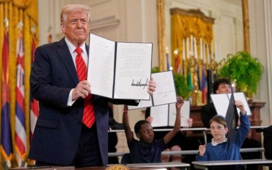 Trump Signs Order to Dismantle Department of Education