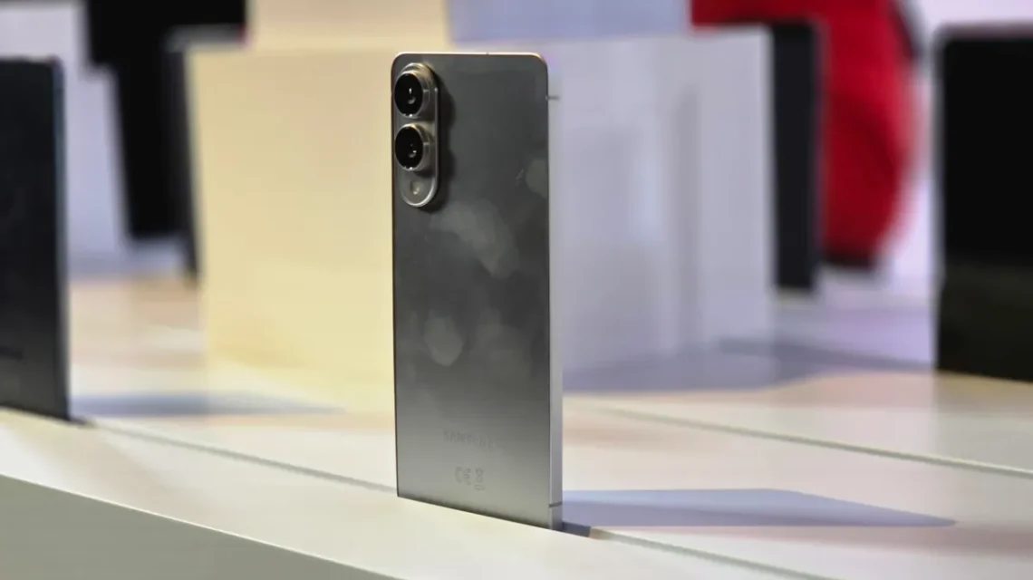 Samsung Unveils Ultra-Thin Galaxy S25 Edge as Apple Readies iPhone 'Air'