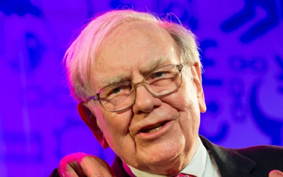 Warren Buffett Warns on US Dollar