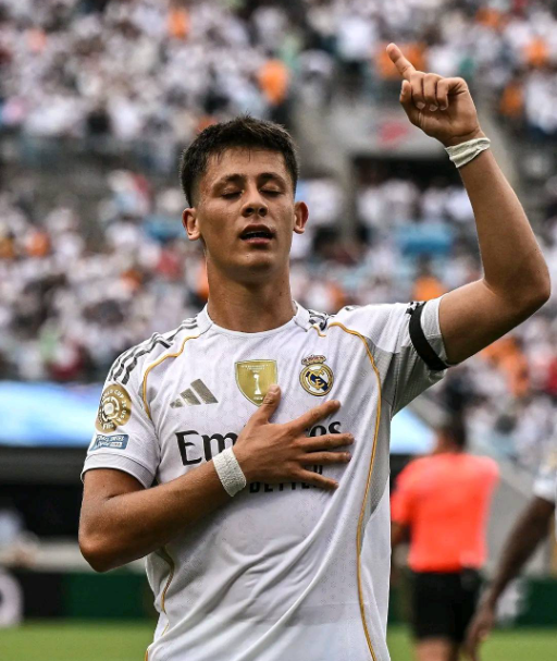 Midfield Battles and Tactical Brilliance in the Second Half