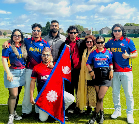 Fans Cheer for Another Historic Chase