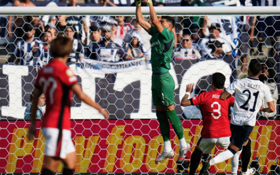 Monterrey Dominates Urawa Reds 4–0 to Advance from Group E