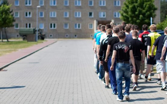 Germany: Would compulsory military service hurt the economy?