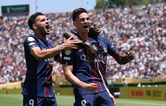 Fabián Ruiz Strikes First Goal Early in the Match