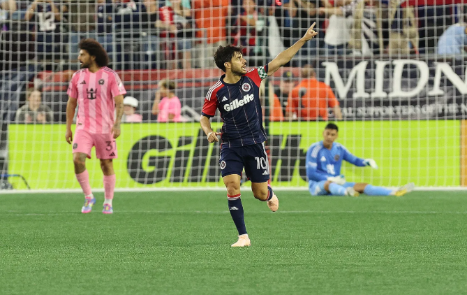 Carles Gil scores late goal for New England Revolution