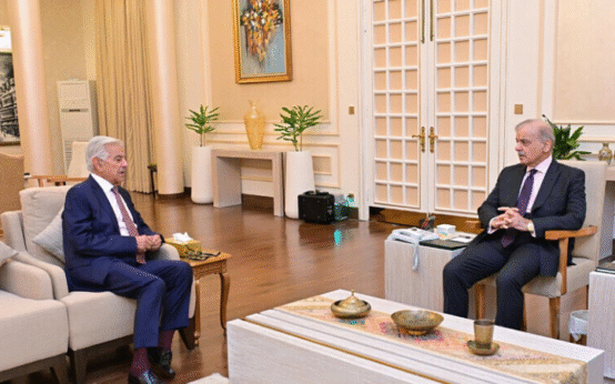 PM Acknowledges Khawaja Asif’s Role in UK-Pakistan Flights