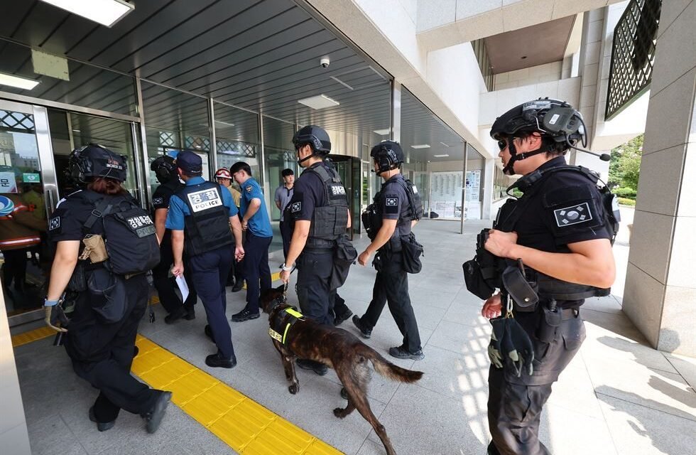 Fax bomb threats spark nationwide alert in S. Korea