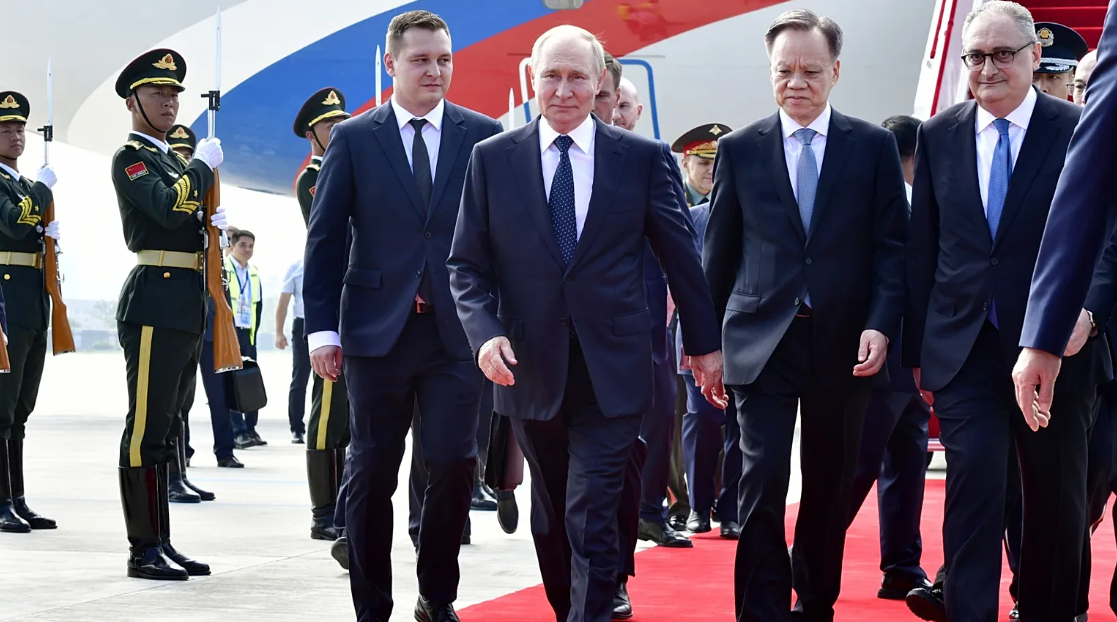 Putin Arrives in Tianjin for SCO Summit