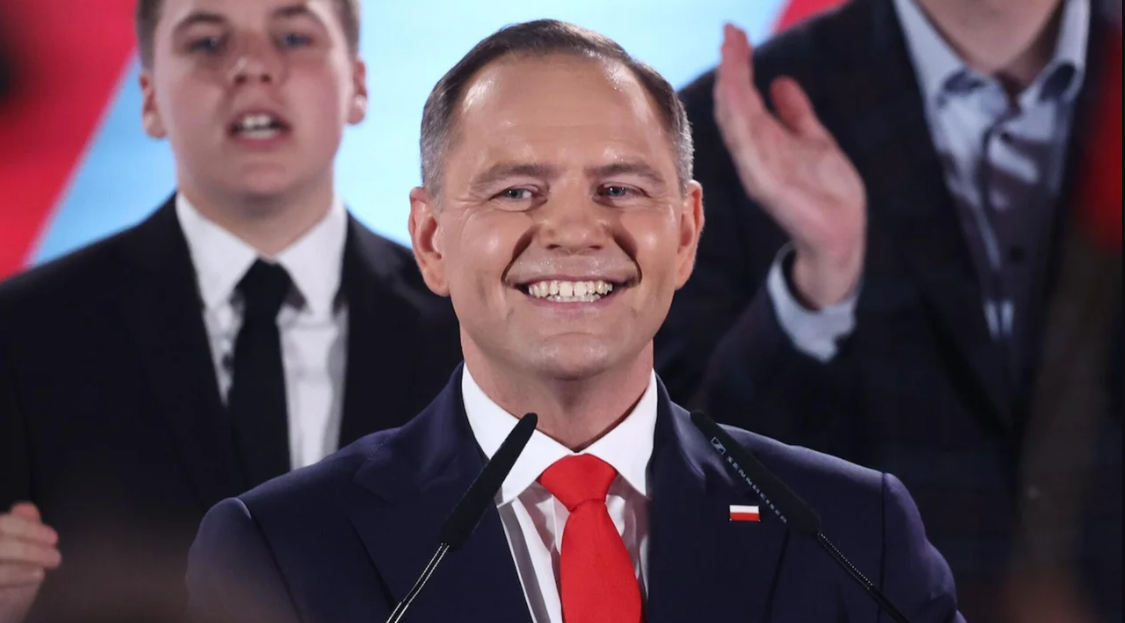 Poland: Trump-backed Nawrocki sworn in as new president