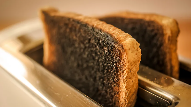 Can eating burnt food once in a while be safe?