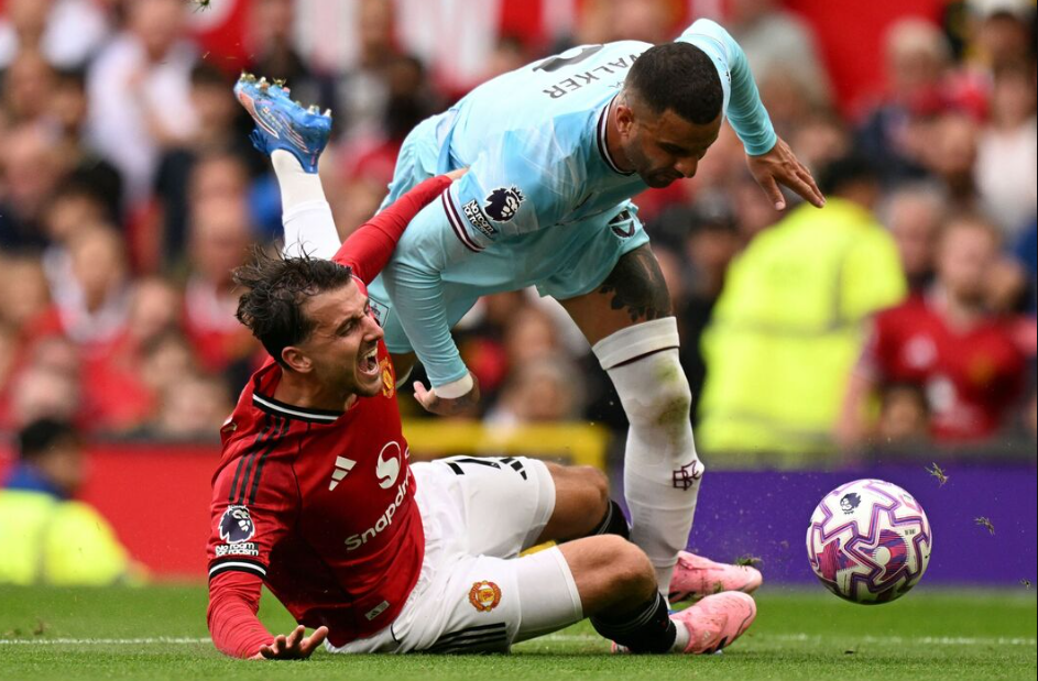 Own goal from Josh Cullen gives Manchester United an early advantage