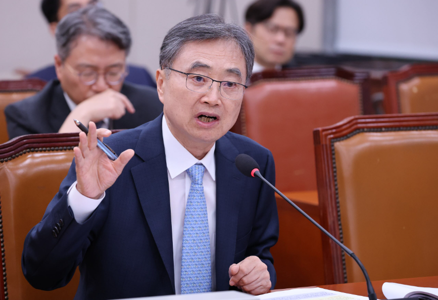 Kim Yong Min Labels Hearing Criticism Leisurely