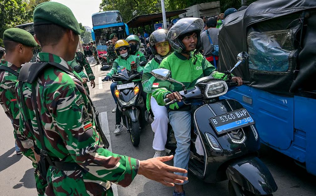 Indonesia protests turn violent after government crackdow