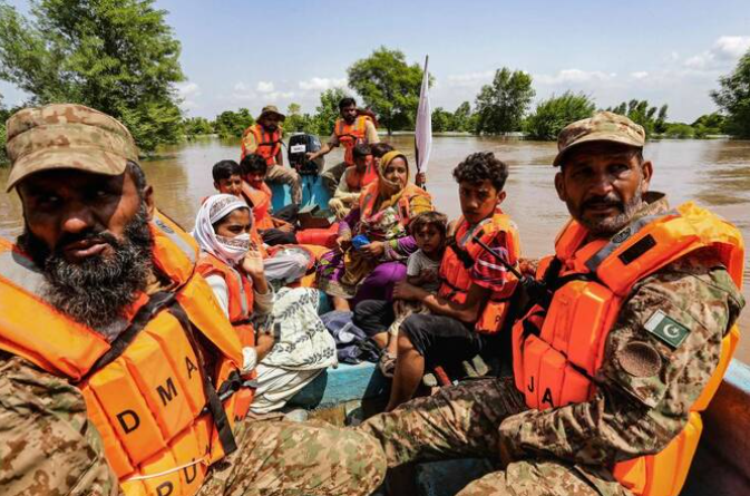 Government and military launch large-scale rescue and relief operations