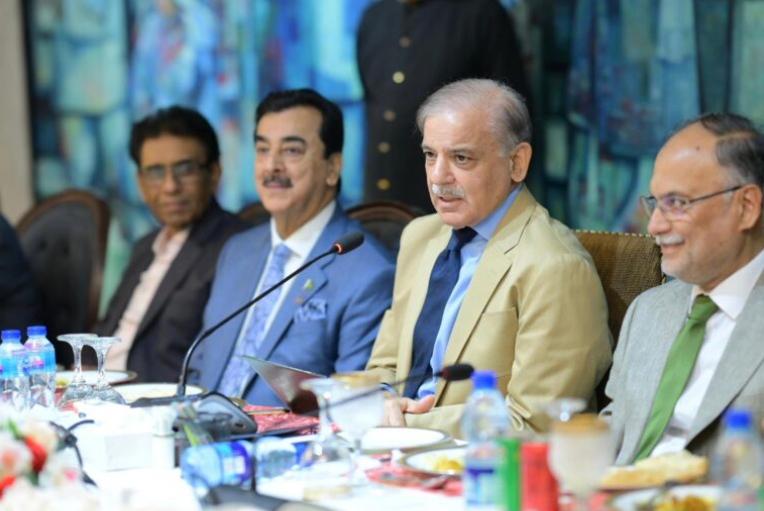 Pakistan’s PM Urges Political Unity for Economic Progress