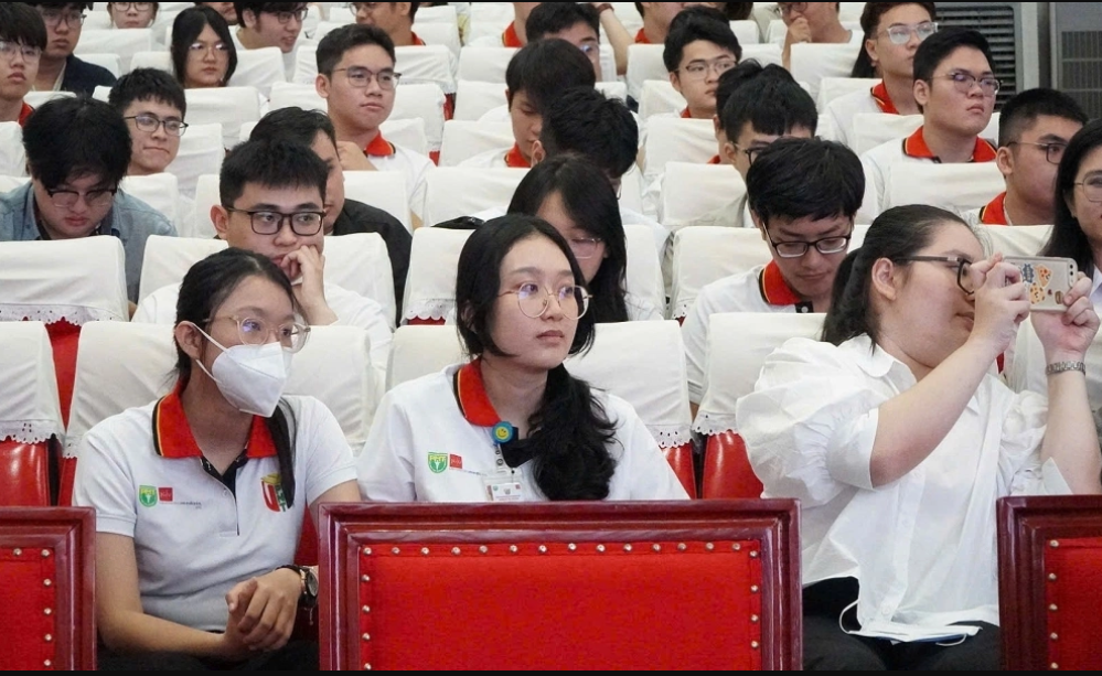 Netherlands warned of losing $5.8B from international student caps