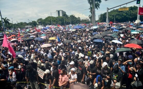 Mass Protest in Manila Over Corruption Scandal Sparks National Outrage