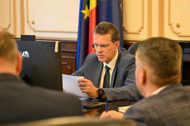 Ionuț Ionuț Moșteanu resigns as Romania's Defence Minister after CV scandal