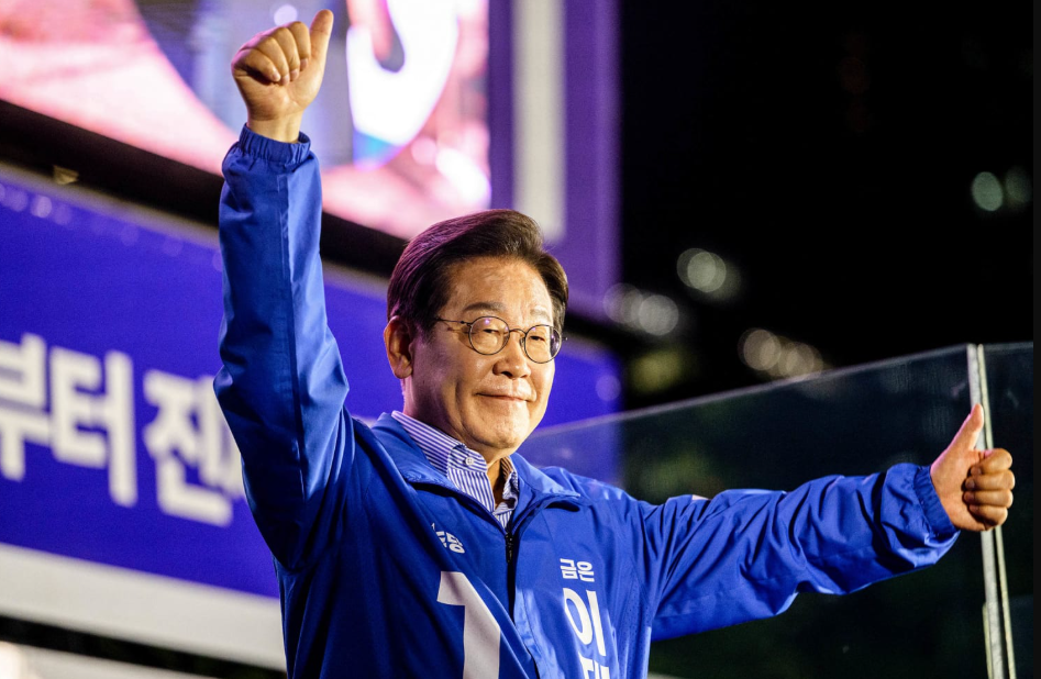 Bridging Personal and Political through Emotional Connection