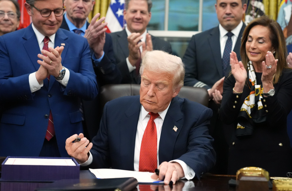 Historic Shutdown Brings Political and Economic Pressure