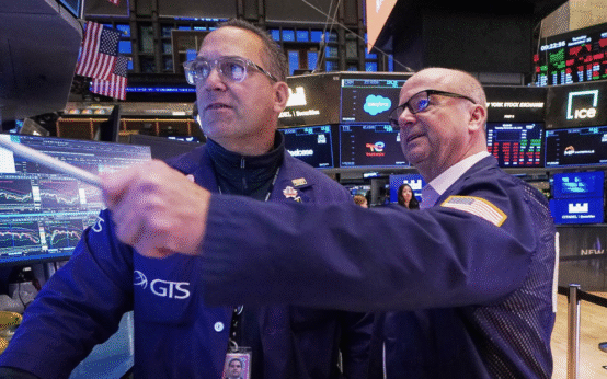 U.S. Stock Market Faces Sharper Drop Amid Fears of AI Bubble and Delay in Rate Cuts