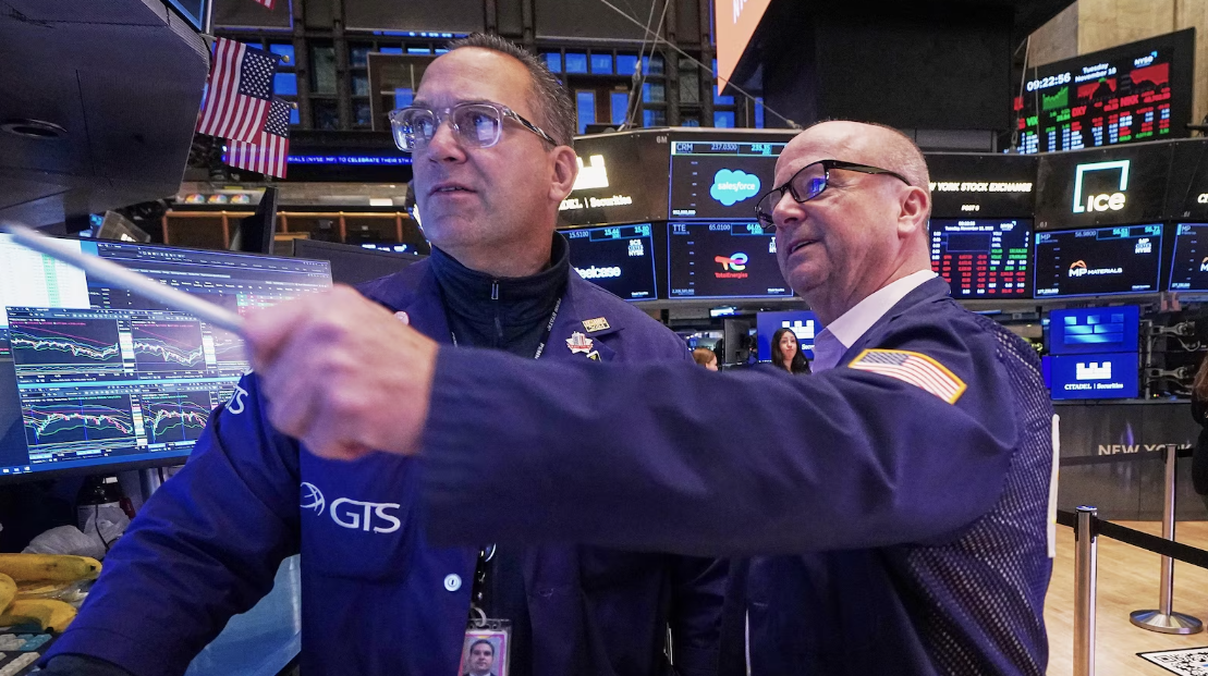 U.S. Stock Market Faces Sharper Drop Amid Fears of AI Bubble and Delay in Rate Cuts