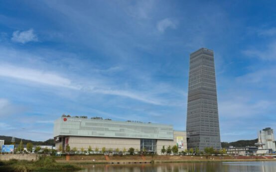 Daejeon Shinsegae Becomes First Regional Retailer to Cross 1 Trillion Won in Sales