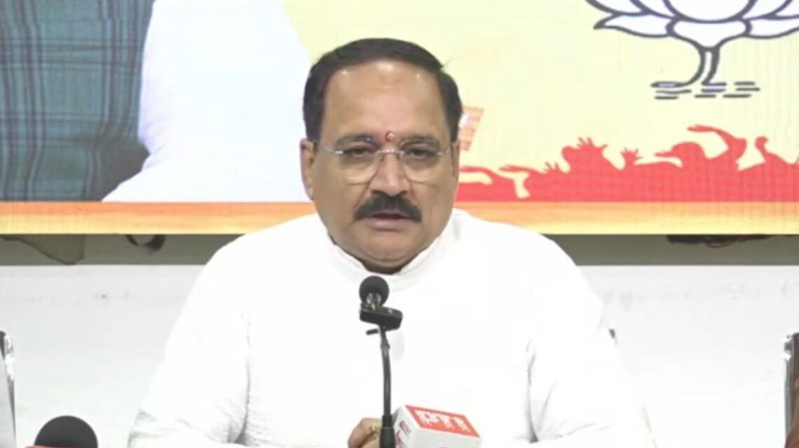 AAP's 'Ghajini' Poster Targets Delhi LG Over Pollution Crisis: BJP Chief Virendra Sachdeva Fires Back