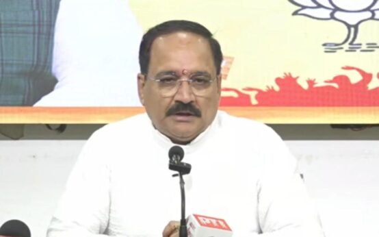 AAP's 'Ghajini' Poster Targets Delhi LG Over Pollution Crisis: BJP Chief Virendra Sachdeva Fires Back