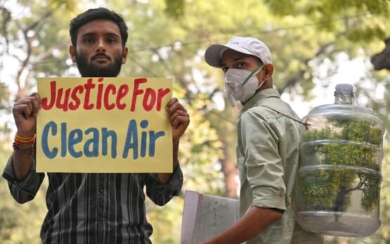 Unique musical protest for clean air held at Jantar Mantar citizens demand action on pollution