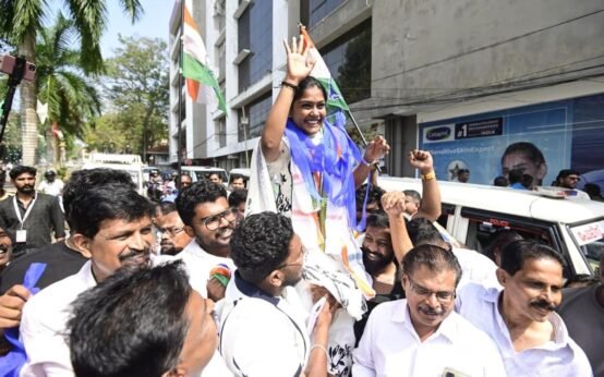 Kerala Civic Polls 2025 BJP Leads in Thiruvananthapuram, LDF Ahead in 21 Municipalities