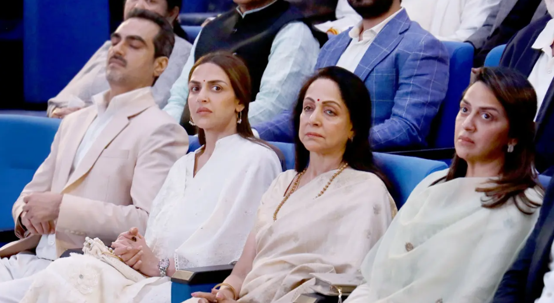 Hema Malini Hosts Prayer Meet for Dharmendra in Delhi Amit Shah, Om Birla and Top Leaders Attend