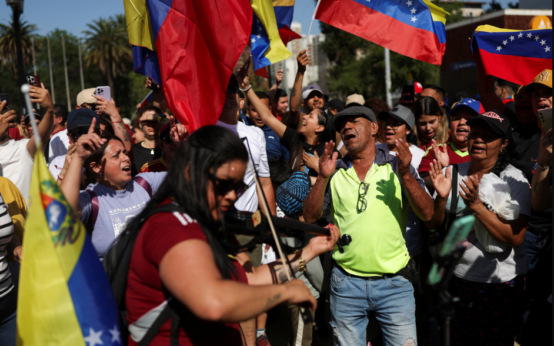 Europe Divided Over US Venezuela Operation: France Condemns, Italy Supports Amid Calls for Restraint