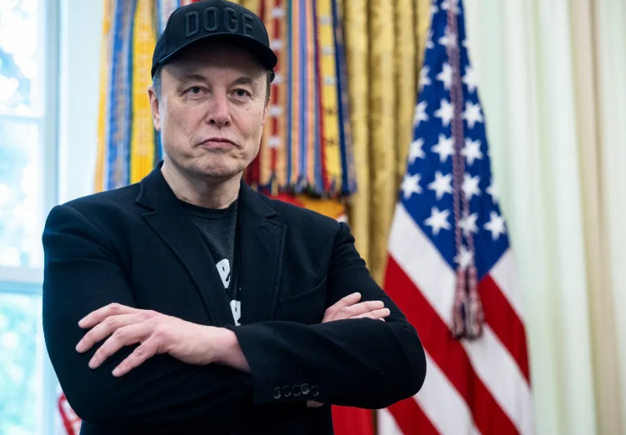 Elon Musk Nears Trillionaire Status in 2026, Potentially Before Receiving Tesla's Record Pay Package