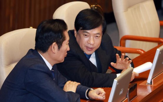 Democratic Party appoints Lee to prosecution response committee amid pro-Jung backlash